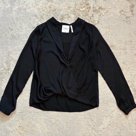 L’Academie Black Crossover Drape Front Long Sleeve Blouse Size Medium - Picture 4 of 10